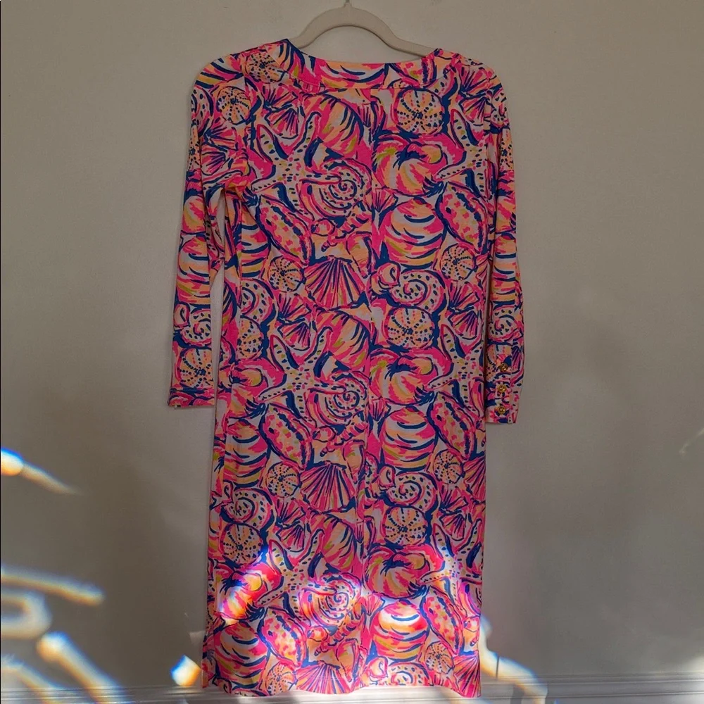 Lilly Pulitzer sea shell v-neck pink dress with size buttons‎ and blue lining